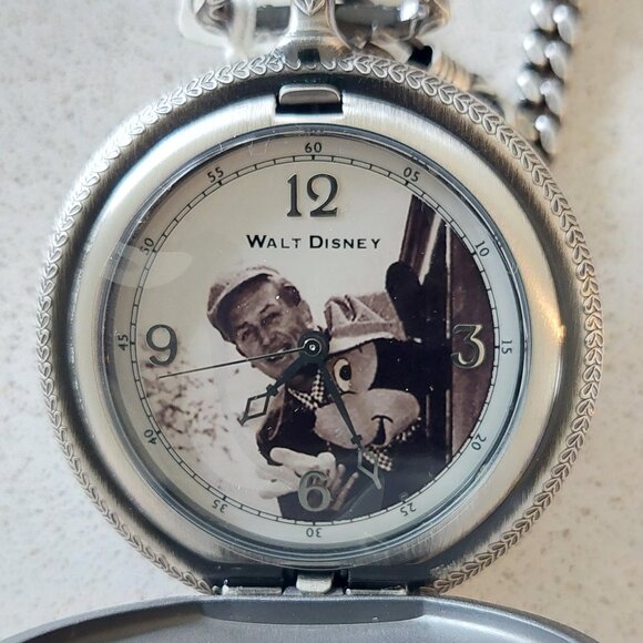 Disney Carolwood Pacific Railroad #173 "Lilly Belle" Train & Pocket Watch Set - Picture 13 of 16